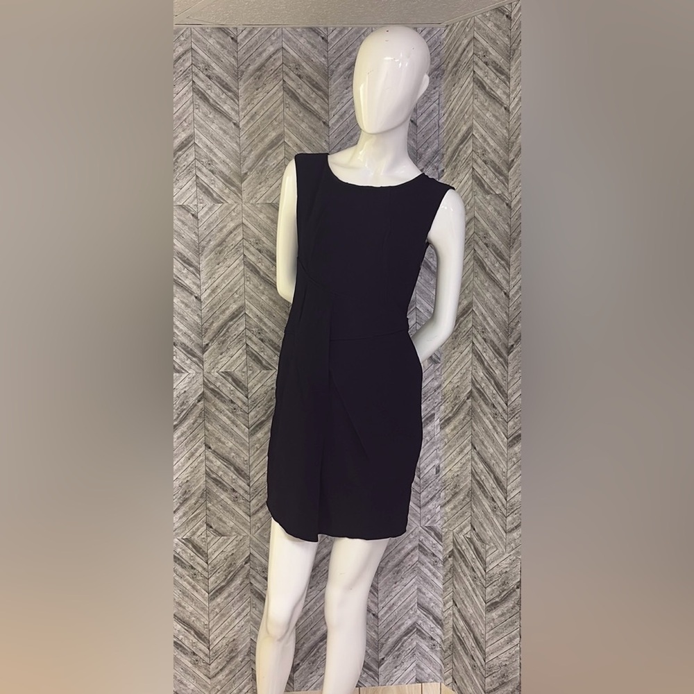 Zenobia size 6 women’s sleeveless mini black dress